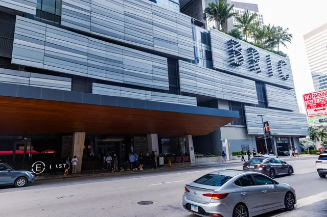 Arrival at the waterfront venue on Brickell Avenue