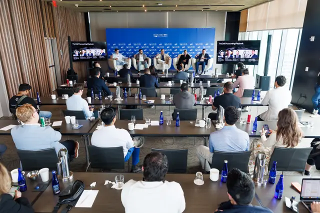 A full panel on stage during the accounting session